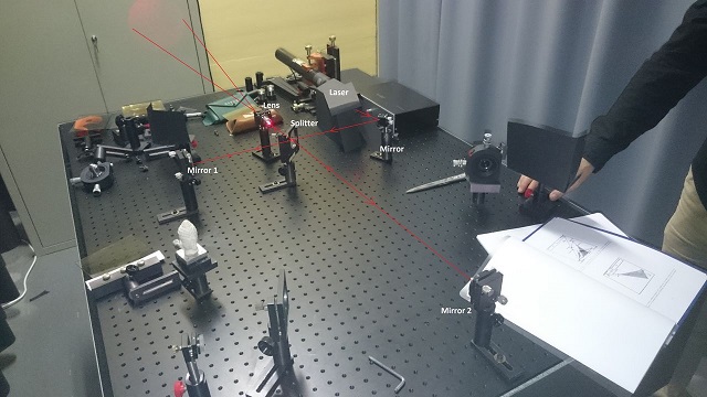 Interferometer_mit_Laser.jpg